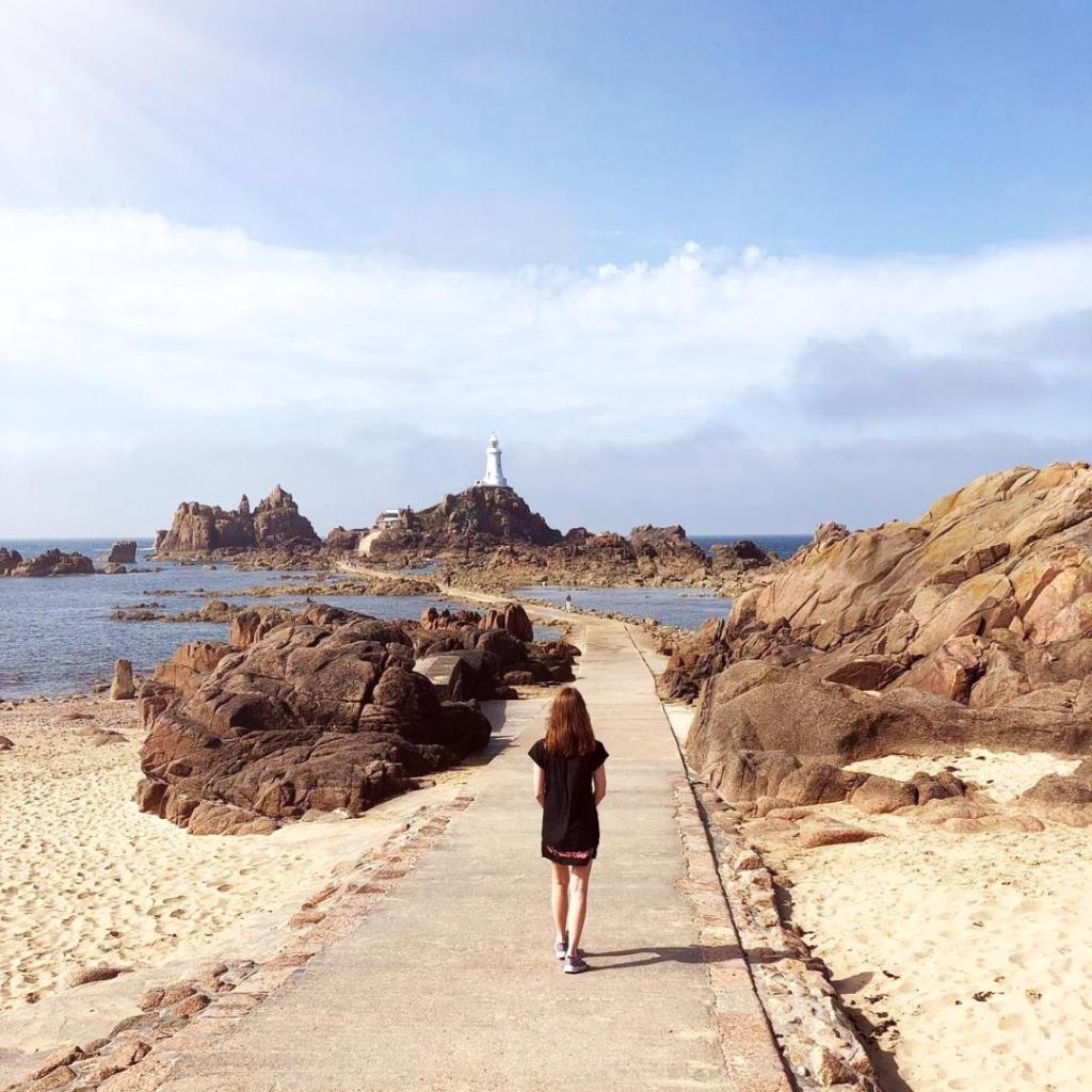 This image has an empty alt attribute; its file name is thumbnail-6.jpeg