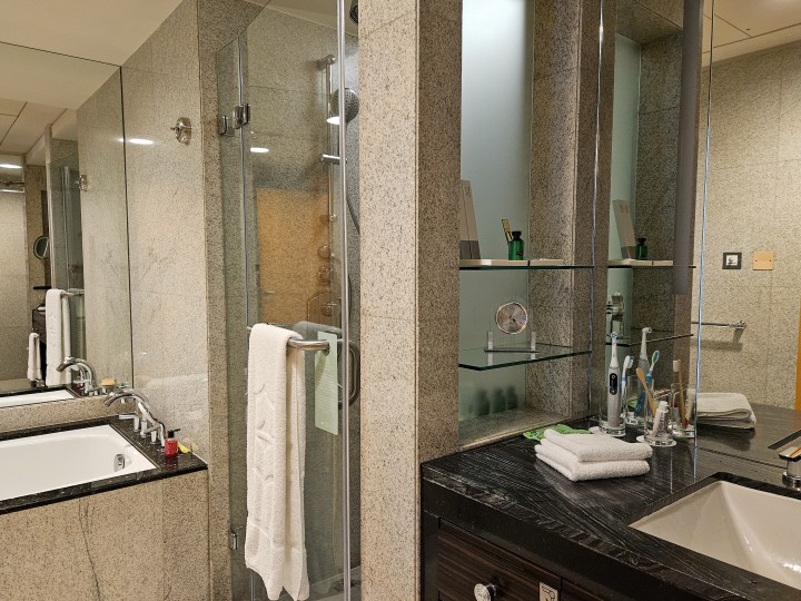 Shangri-La Dubai room