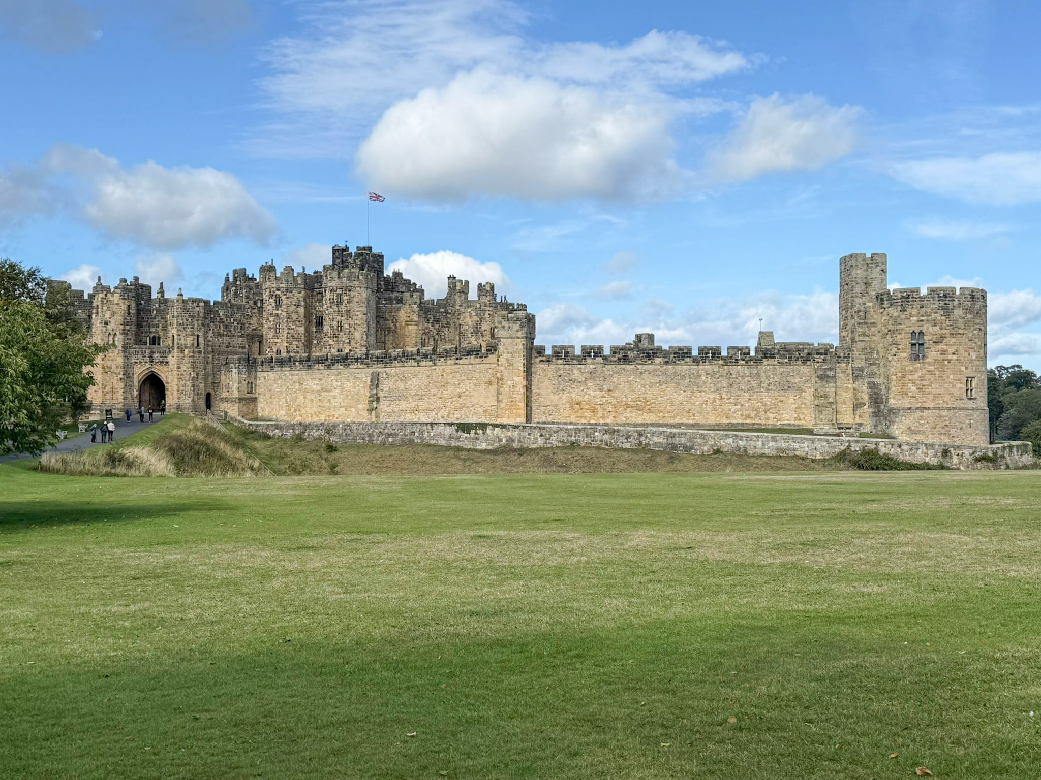 Alnwick Castle and Garden: An Ultimate Guide – Travelling Han